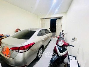 nhà dân xây_kinh doanh_ô tô tránh cạnh ql 32 nhổn_đại học công nghiệp: 40m2_6t hơn 8 tỷ