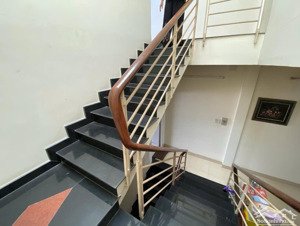 nhà đẹp cần bán gấp ở đường lê văn lương diện tích 99m2 xe hơi quay đầu