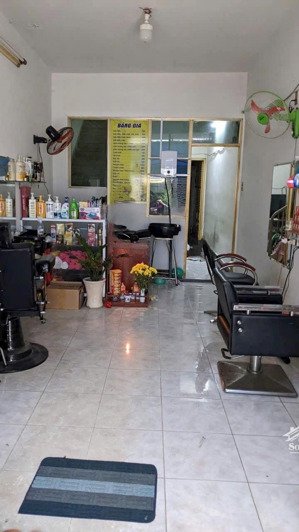 bán nhà 2 tầng đường kiến thiết rộng 5m , ( 2p ngủ , 2 wc .. ) cách biển 1,3km , giá 5 tỷ