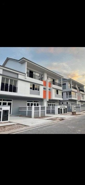 bán nhà dự án:ecolakes mỹ phước. vtđ2 .gđ3.thanh toán 20%. trã theo tiến độ.(hỗ trợ vay nh 80%)