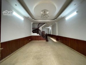 nhà riêng ngõ phố giải phóng đối diện phố đại từ dt90m2x4t giá 20tr