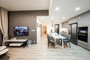 cần cho thuê gấp căn hộ sky center. dt: 76m2, 2pn, 2wc. giá 17tr/th. lh: 