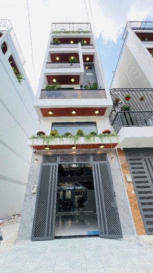 siêu phẩm diện tích khủng 4.5m x 25m - đường tô ký-đại học gtvt-full nội thất-5 tầng btct-nhỉnh 8ty