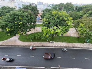 căn nhà 4 tâng mặt tiền kinh doanh công viên kênh nước đen bhha | ngang khủng 9,5m dt: 9.5 x 9m