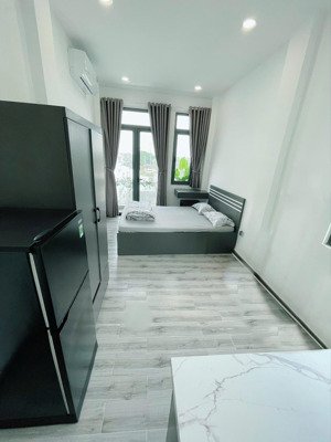cho thuê căn studio ban công q4, gần đh luật, đh nguyễn tất thành, cầu kênh tẻ, cầu tân thuận
