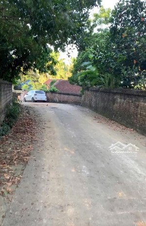 đất nghỉ dưỡng yên bình tổng diện tích 2118m2 đất ở 200m2, mt 25m gần trường học uỷ ban, chợ