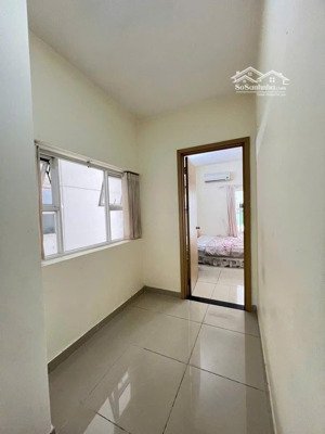 15tr/tháng, c/c screc, 97m2, 3pn, 2wc, căn góc, trường sa, p12, quận 3.