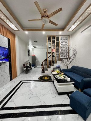 nhà đẹp bay nhanh! đội cấn, ngõ 3 gác tránh, gần phố, thoáng, truớc nhà 2.5m, ở luôn, 39.8m2*5t