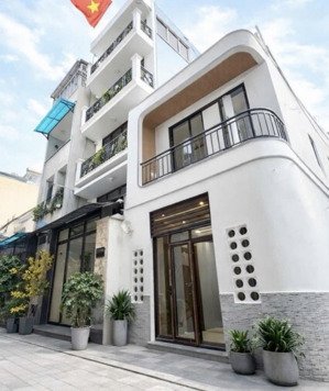 sát hẻm xe hơi - gần hàng xanh - 2 tầng - 36m2 - gần đh huetch, ngoại thương - full nội thất