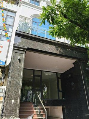 cho thuê nhà mặt phố trần thái tông - cầu giấy, diện tích 150m2 x 5 tầng + hầm, thông sàn. giá 75tr