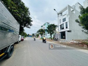 hàng ngon ngay liên phường, mặt tiền đường 20m phù hợp làm gara, kinh doanh đa ngành nghề.