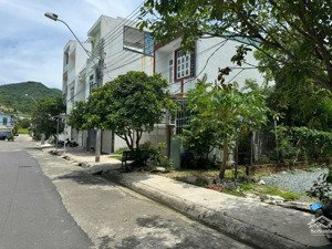 bán lô đất 2 mặt tiền đường trần lư tđc hòn xện - vĩnh hoà - bắc nha trang. giá 4 tỷ 4 gần biển