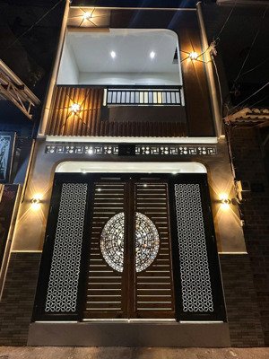 ( nhà đẹp full nội thất) hẻm xe hơi đường hoà bình ( sát bên công viên đầm sen). (dt: 4x12m 1 lầu)