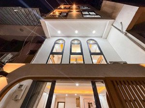 bán nhà đẹp 5 tầng quận 3 chỉ nhỉnh 5 tỷ đường trần quang diệu, xách valy vào ở ngay