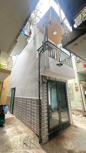 14m2 - nhỉnh 2 tỷ - căn góc 3 tầng bùi thế mỹ gần lê đại hành