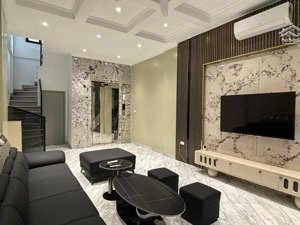 trung tâm ba đình, nhà mới kim mã , 6 tầng 13 tỷ .