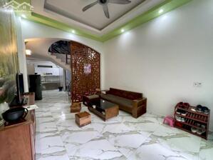 Cho thuê nguyên căn sân cổng Văn Cao, 4 p.ngủ.