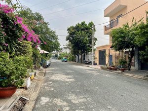 miếng đất cách ga metro bình thái chỉ 30m, hẻm rộng 12m, khu toàn biệt thự