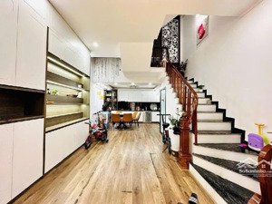 bán nhà lĩnh nam, 15m ra mặt phố, dt 40m giá 7.9 tỷ, nhà đẹp dân xây, không qh.