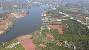 siêu phẩm có 1 không 2 bám mặt hồ phúc thọ và mặt đường nhựa 724