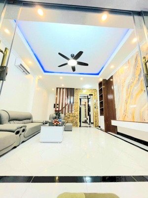 xả! trường chinh, ngõ nông thông, ô tô, thang máy, sổ cc, mới đẹp, tặng nội thất, ở ngay 46mx5t