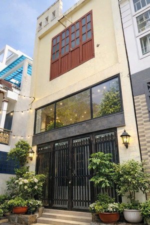 nhà đẹp 2 tầng ngay vành đai 2 ngon nhất linh đông thủ đức, giá chỉ 5,5 tỷ, nhanh mới kịp ạ