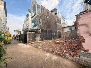 đất ngay ngã tư vườn lài hẻm ô tô tới đất