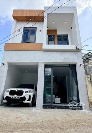 hạ giá 100 tr bán nhanh trước tết
nhà 1 trệt 1 lầu đúc, mặt tiền đường gò đại diên khánh