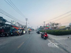 mặt tiền hà huy giáp, 180m2, đường 20m. có sẵn nhà c4 làm kho, hoặc xây vp, biệt thự, giá 8.85 tỷ