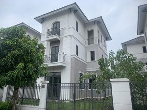 chính chủ gửi bán căn biệt thự đơn lập 216 m2 giáp cao tốc gia bình - hà nội về tây hồ 15 phút