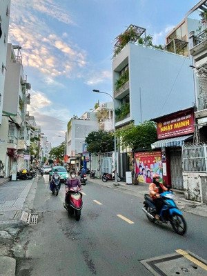 mặt tiền kinh doanh - trung tâm quận 1 - giá chỉ 8.85 tỷ