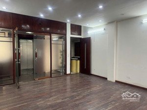 nhà cho thuê văn phòng phố đội cấn. nội thất cơ bản
