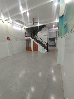 bán nhà sát lê trọng tấn ngang hiếm 5x18 1 trệt 2 lầu giá chỉ nhỉnh 7 cách aoen 5 phút