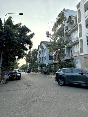 gấp: kdc nam long,trần trọng cung,bán đất tặng nhà cấp 4,đường 8m ô tô tránh,4x16.giá 8.9 tỷ