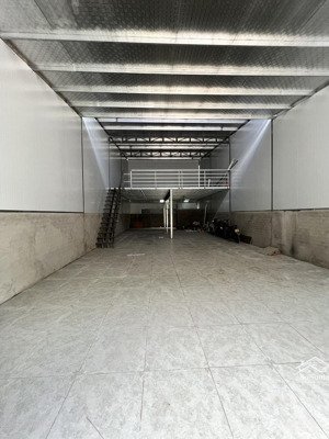 cho thuê 02 kho mới 100%.
nguyên căn riêng biệt , điện nước chính. đường bình lợi - đặng thuỳ trâ