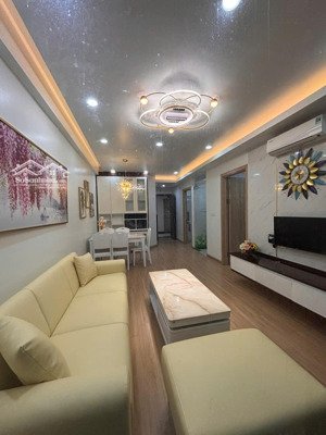 bán căn hộ 2pn 62m2 nội thất mới tinh, tầng trung đẹp. ban công đông nam, giá chỉ 6 tỷ