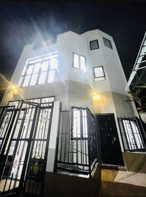 hiếm khu linh tây: nhà 3t/hẻm 5m ôtô vào nhà/5.5tỷ/ngang khủng 8m