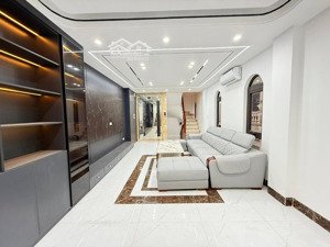 nhà mới ở ngay phố phạm thận duật 36m2*6t thang máy, full nội thất, 2 thoáng, cách ô tô 30m 10.5 tỷ