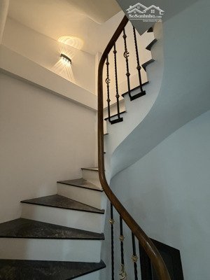 bán nhà mới đẹp - ngõ oto - giáp nhất - 5 tầng - full nội thất - mặt tiền rộng - 9,x tỉ