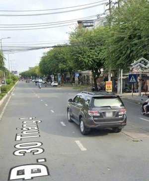 bán nhà mặt phố 30/4, 13 tỷ, 100m2, 2pn, 2wc, pháp lý đầy đủ, giá ưu đãi