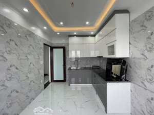 nhà mới keng 6 tầng thang máy khu vực chợ lũng