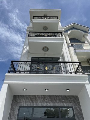 bán nhà riêng hẻm lớn đường số 2 phường trường thọ . diện tích 76 m2 ( 4x19) 1tr/3l giá 8,3 tỷ.