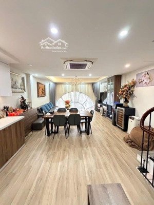 mặt phố hoè nhai - kinh doanh - sổ vuông. dt 40m2 * 6 tầng. mt 5m- giá 31.2 tỷ