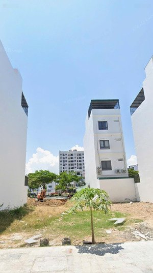 bán lô mặt tiền đường b5 vcn phước long 2, nha trang. dt 90m2. giá 8.1 tỷ. xây nhà xong cấp sổ