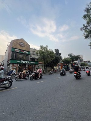 tài sản căn góc 2 mặt tiền dòng tiền khủng. mua giữ tài sản hoặc xây toà building cực đẹp.