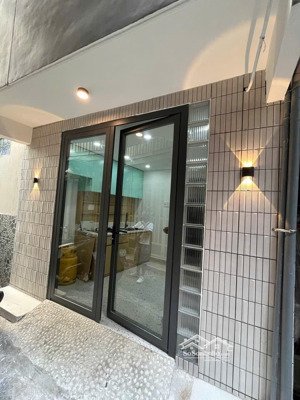 nhà mới 3 tầng bến văn đồn 2 pn - f6 q4