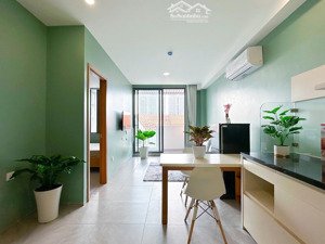 căn hộ 2 phòng ngủ 70m2 - trung tâm quận 7, thuận tiện di chuyển q4 - có bancol,full nội thất
