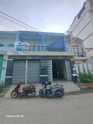cần bán nhà xưởng chính chủ hương lộ 2 gần bệnh viện bình tân, khu dân cư hiện hữu 8*13m, 1 lầu đúc