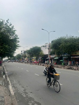 bán nhà mặt tiền 77 đường lê trọng tấn dt 7,7x24 đúc 1 trệt 2 lầu bấn 32 tỷ )(46567878