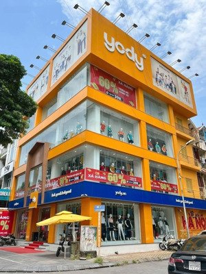 cho thuê tòa nhà mỹ đình 3 mặt lô góc vị trí đấc địa diện tích: 170m x 9 tầng
giá 200tr